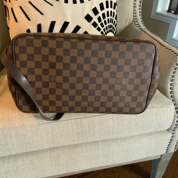 Authentic Luis Vuitton - Bergamo GM - Picture 4 of 15
